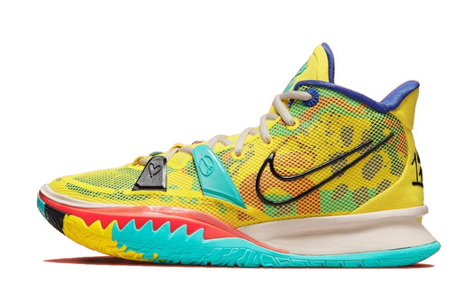 NIKE KYRIE 7 „1 WORLD 1 PEOPLES“ SNEAKERS