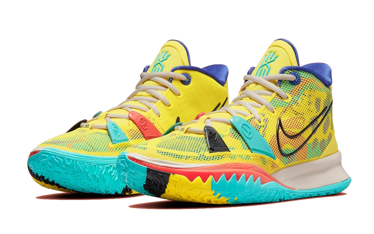 NIKE KYRIE 7 „1 WORLD 1 PEOPLES“ SNEAKERS